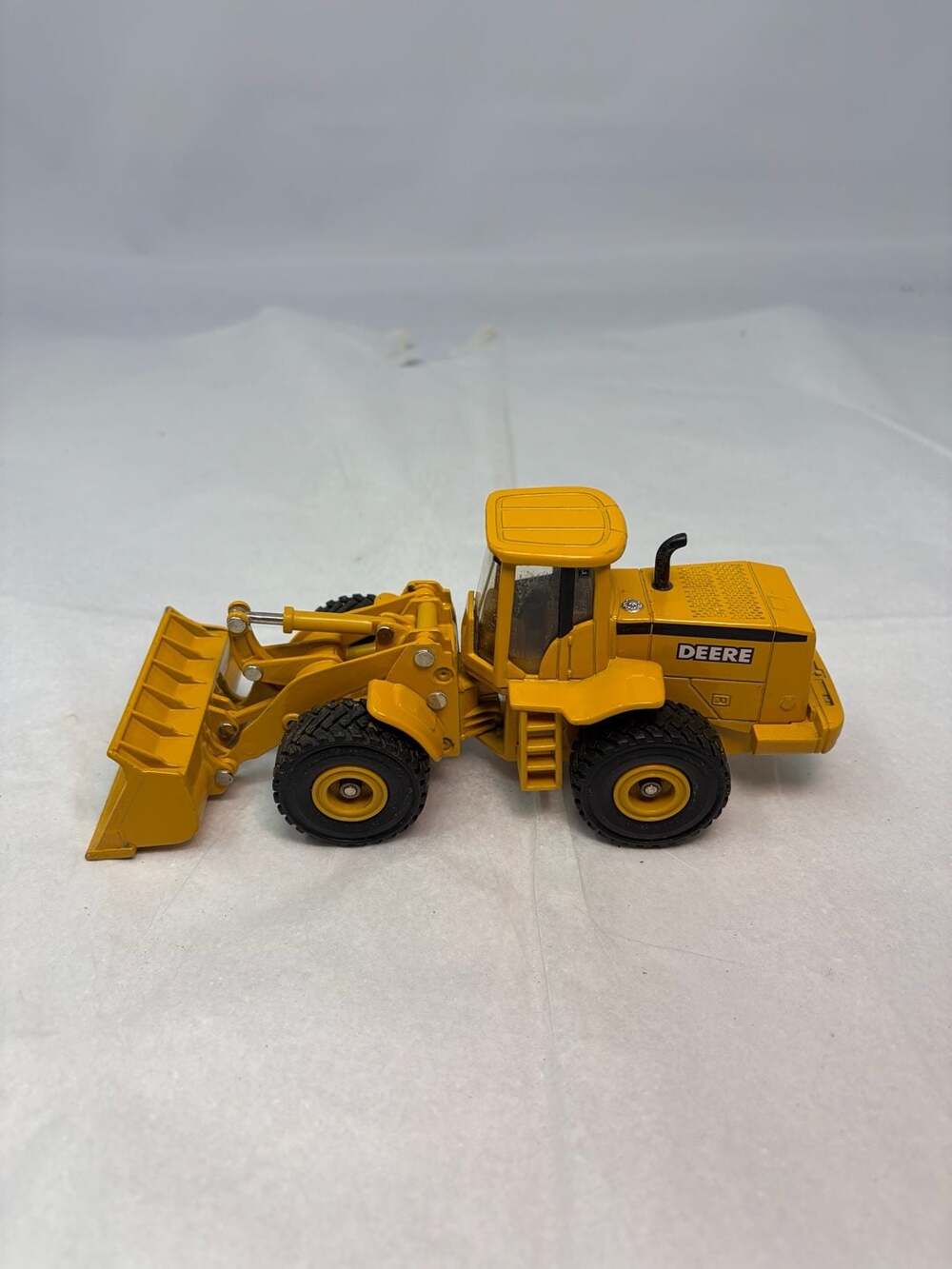ERTL John Deere 744H 1:50 Scale Diecast Wheel Loader